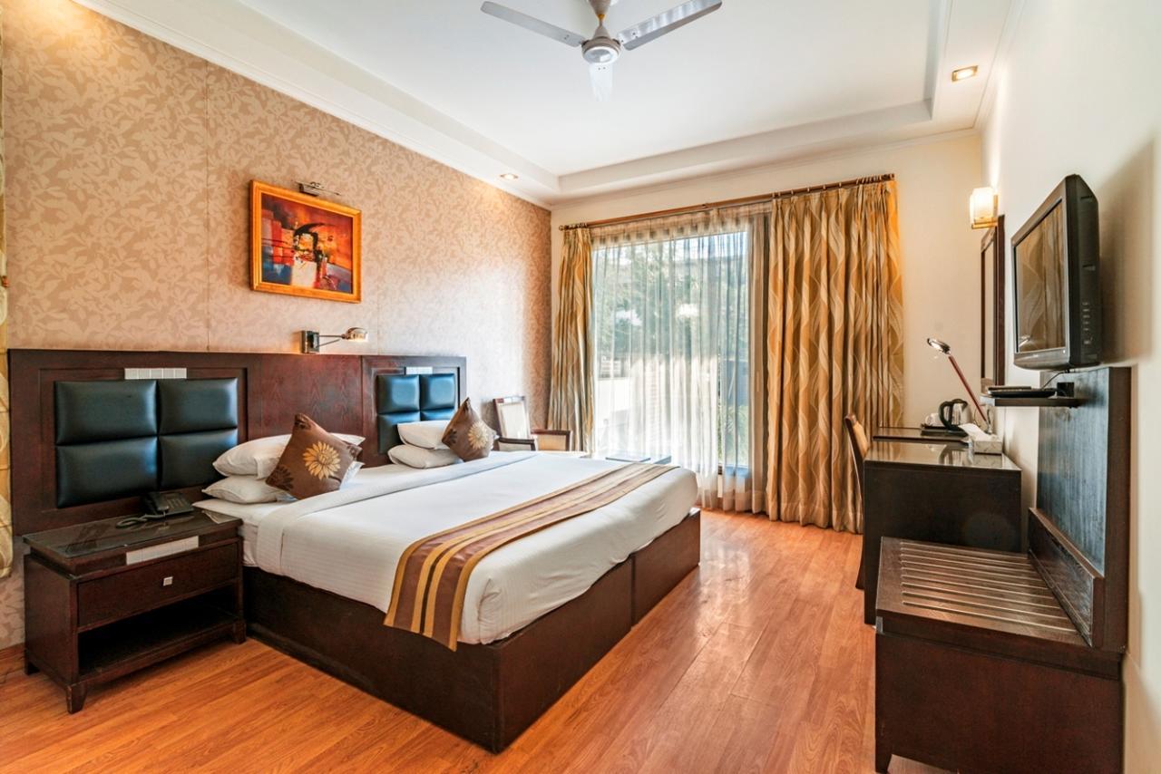Royal Residence Mg Road Gurgaon Eksteriør bilde