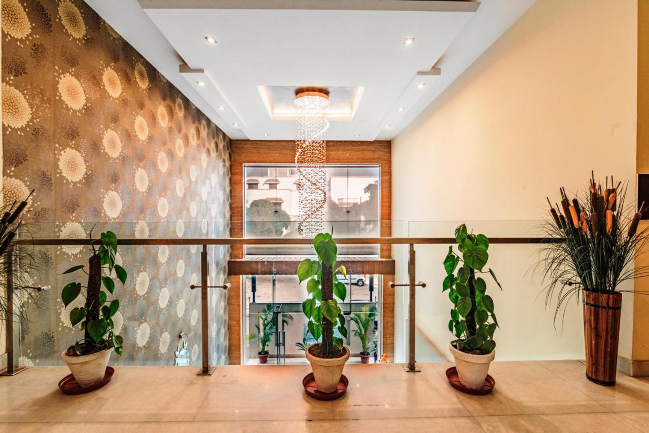 Royal Residence Mg Road Gurgaon Eksteriør bilde